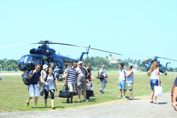 connConnaissance de Ceylan with
Helitours